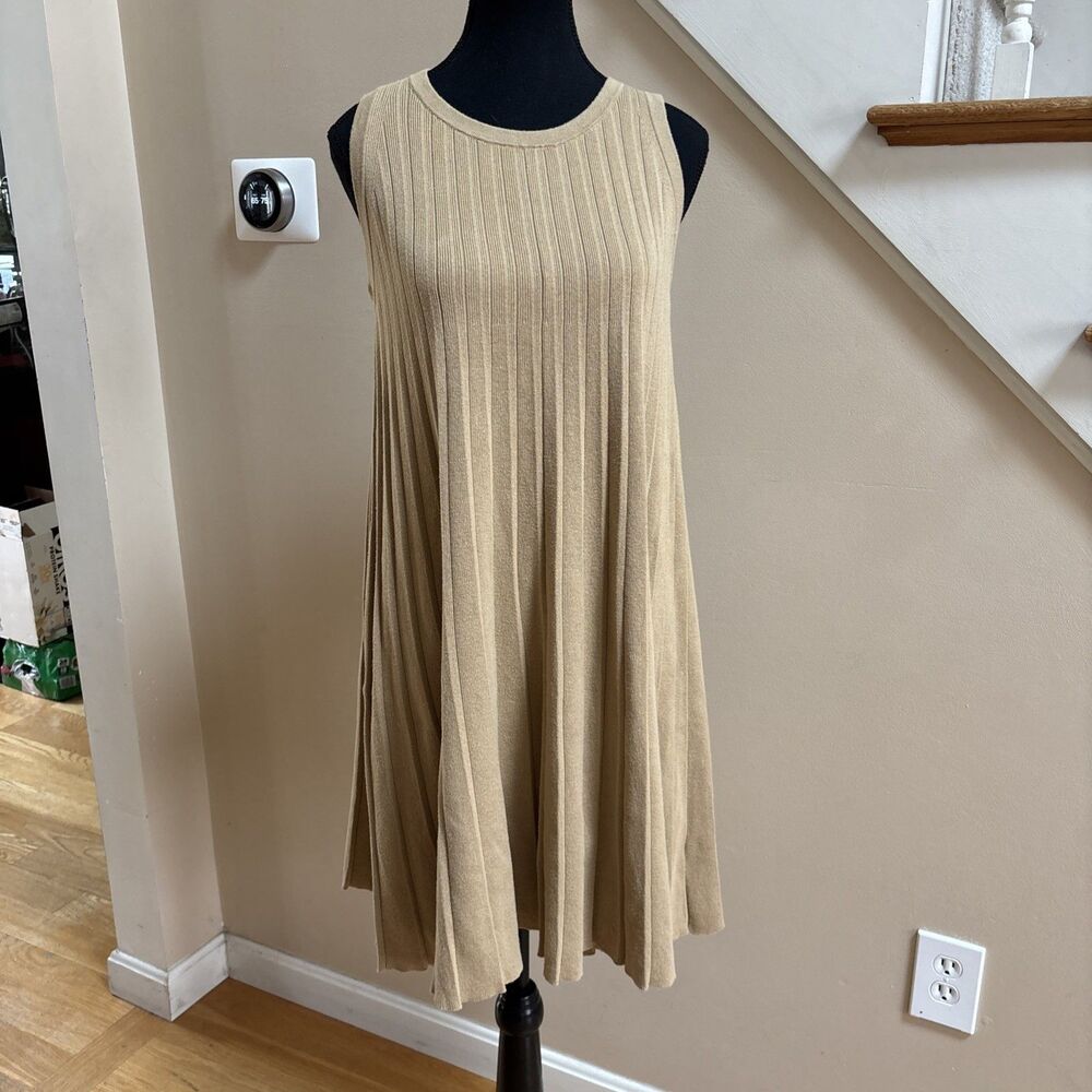 Women’s Banana Republic Tan Pleated Swing Dress Size Small EUC